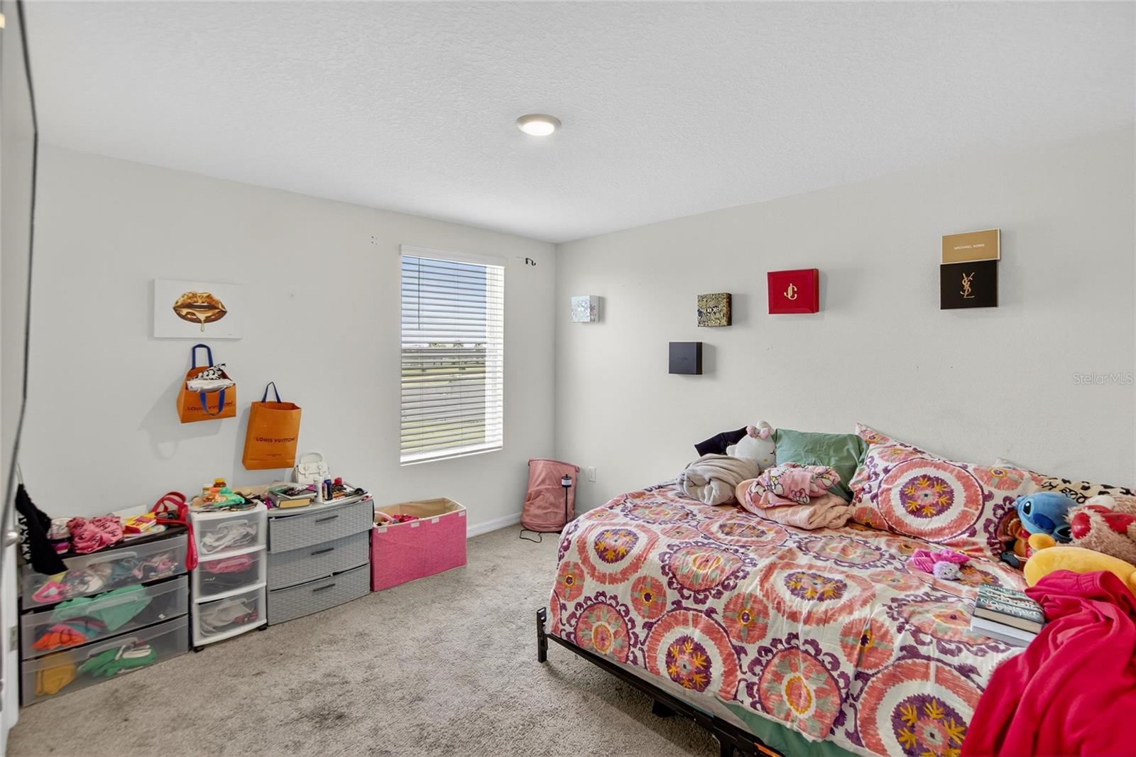 BERRY BAY - Residential Lease