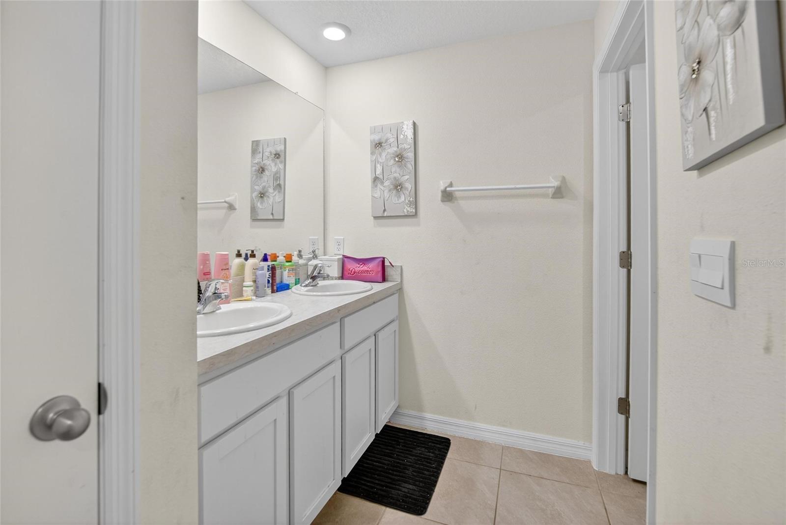 BERRY BAY - Residential Lease