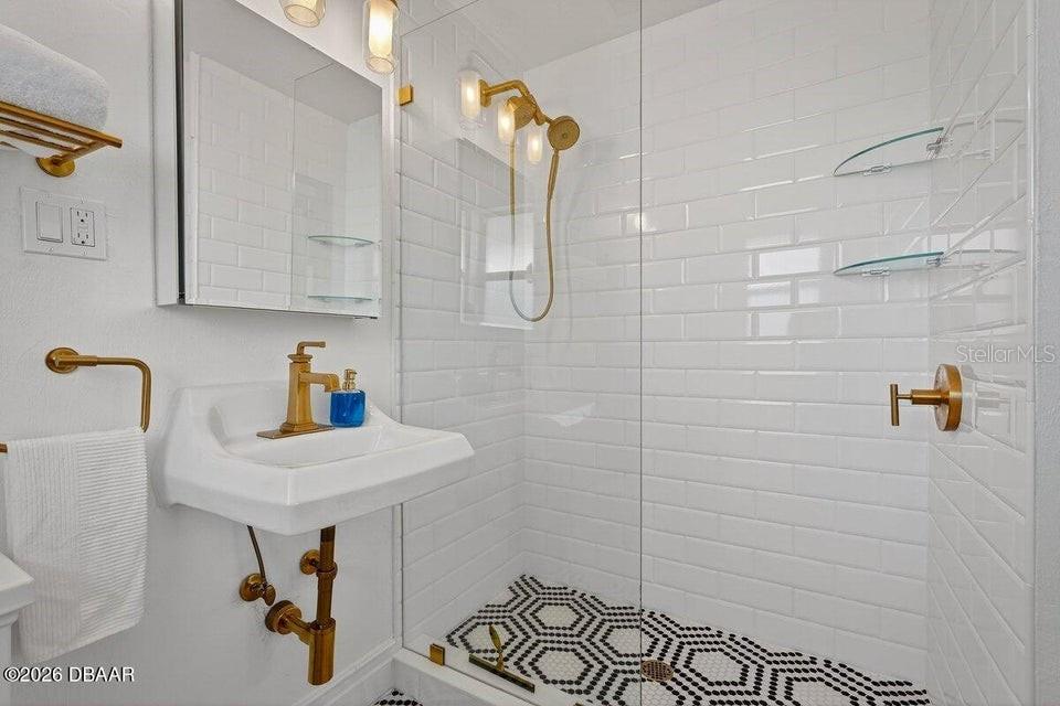 RIVEROAKS - Residential