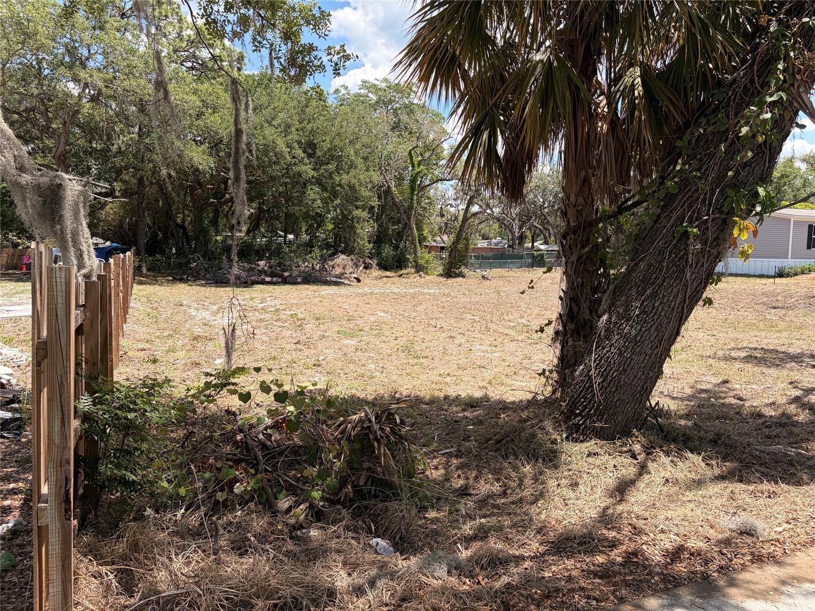 LAKEWOOD ACRES - Land