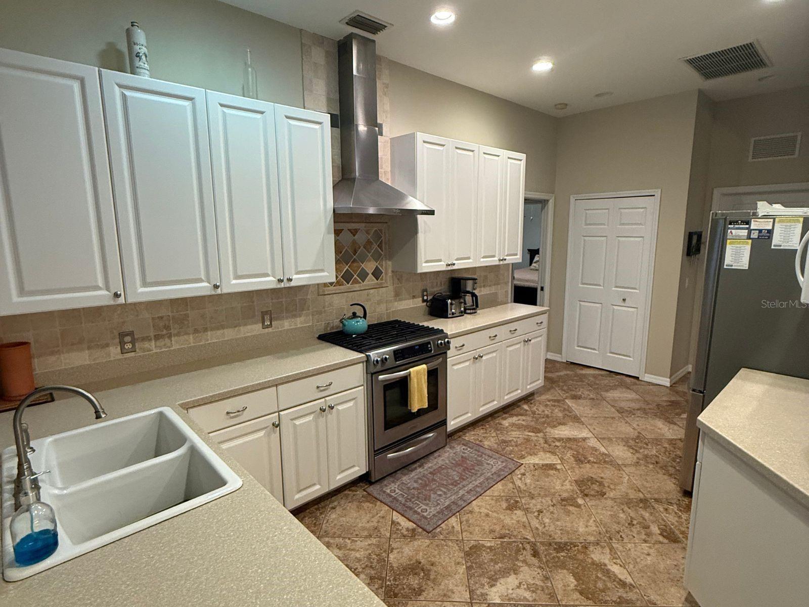ASHLEY TRACE AT UNIVERSITY PLACE - Residential Lease