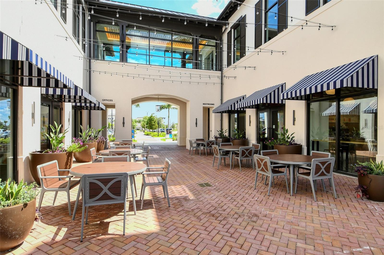 WELLEN PARK GOLF & COUNTRY CLUB - Residential Lease
