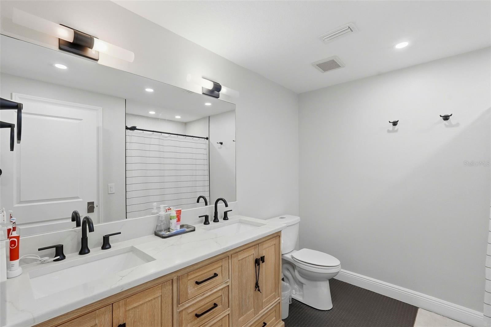 NORTH EAST PARK SHORES 3RD ADD - Residential