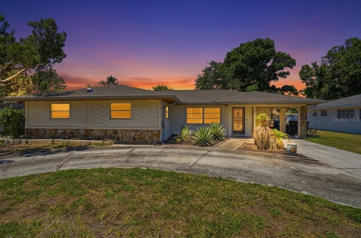 304 42ND STREET W