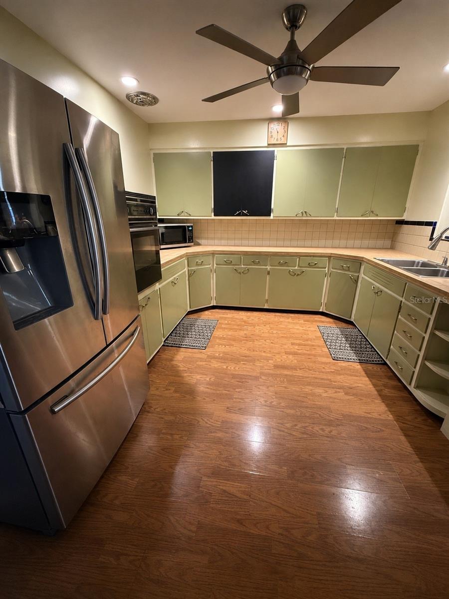 304 42ND STREET W