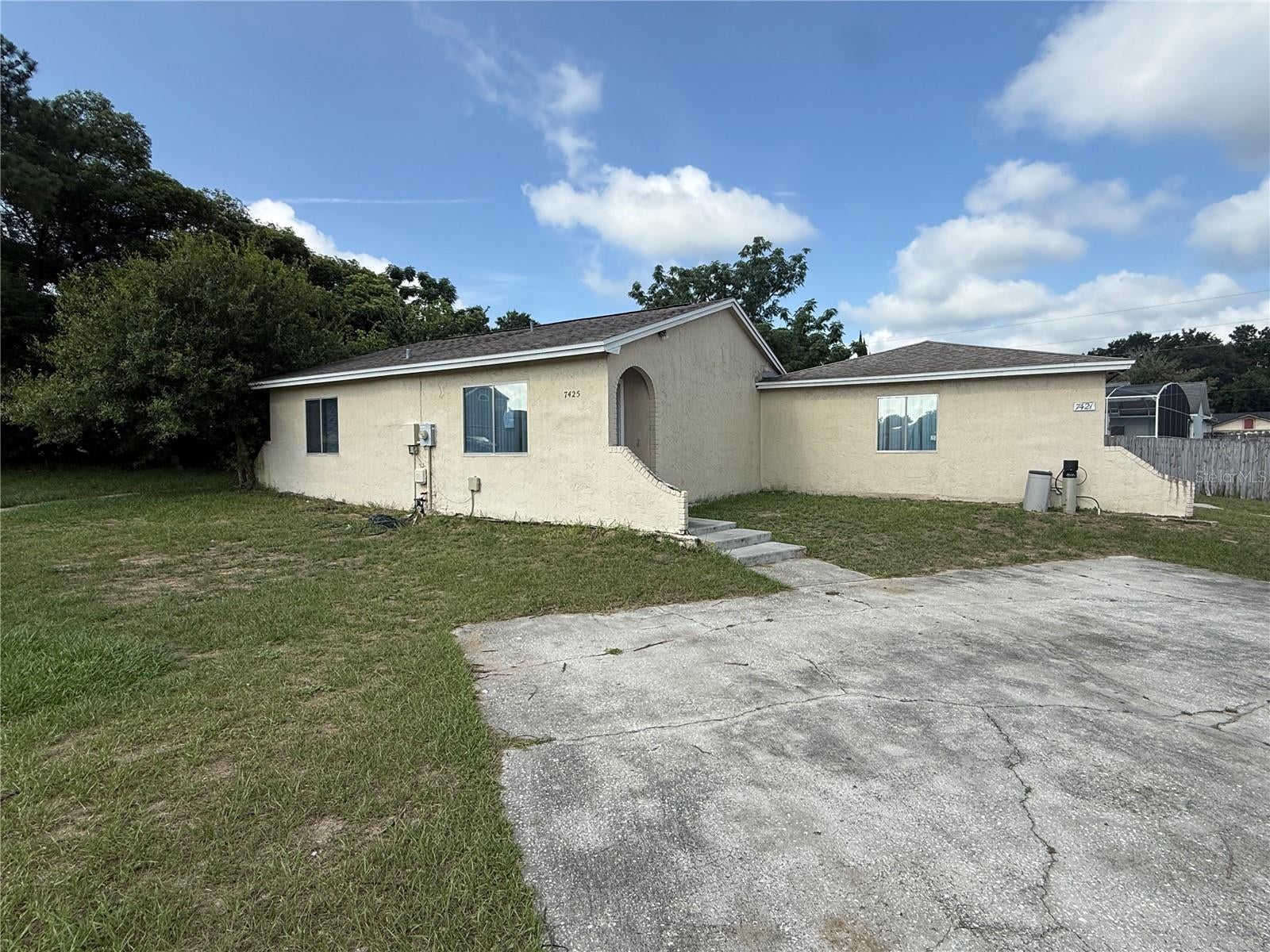 7425 VILLAS OAK COURT