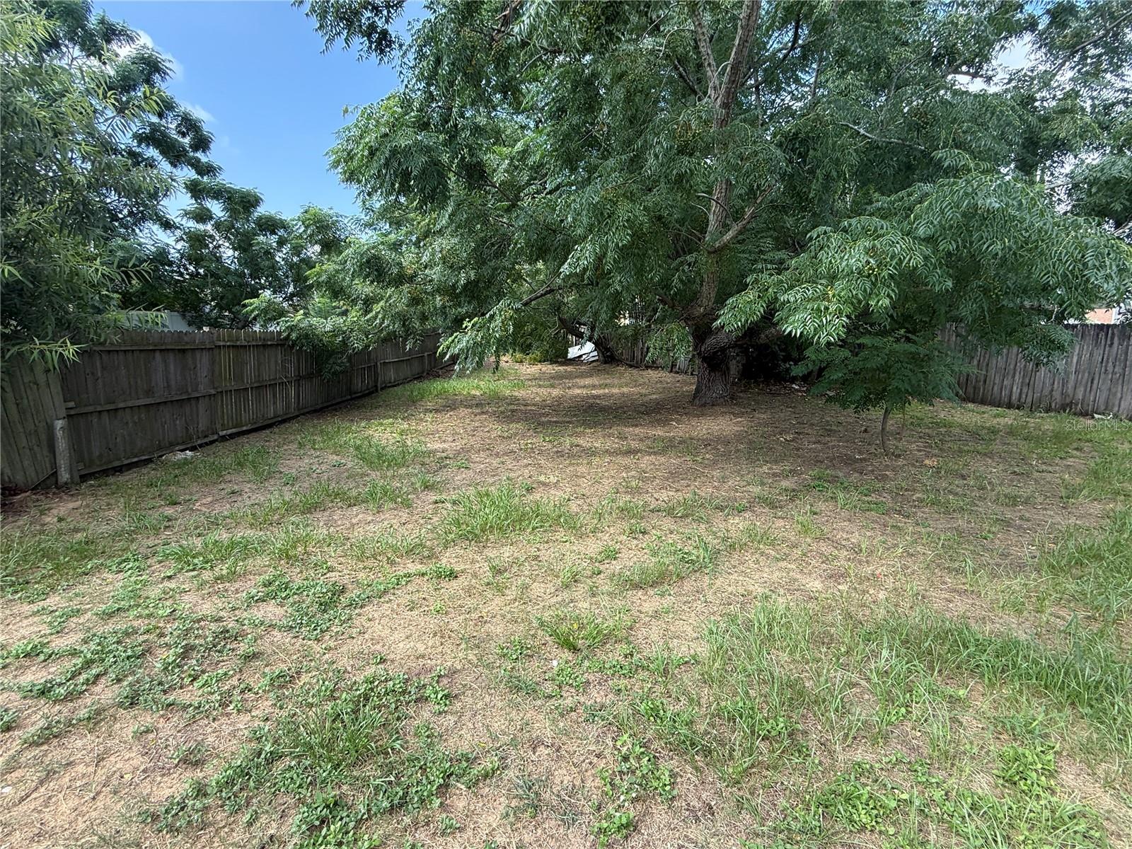 7425 VILLAS OAK COURT