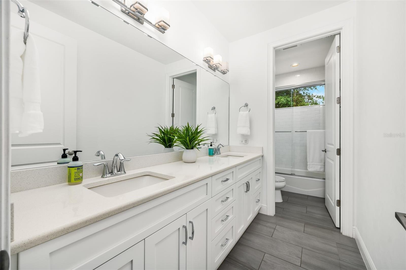 OAKMONT PH 2 PB 32 PG 30 - Residential