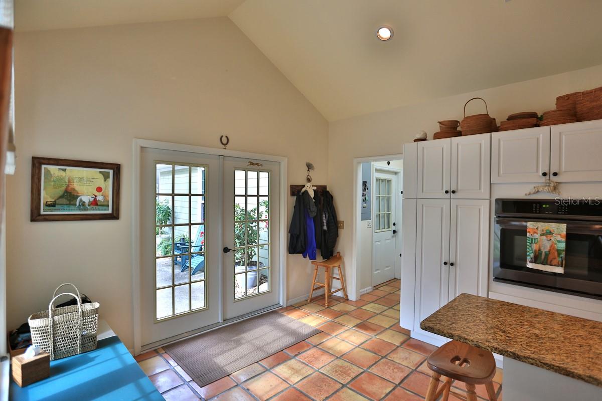 ACREAGE NON-SUBDIVISION - Residential