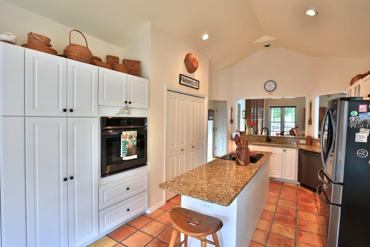 ACREAGE NON-SUBDIVISION - Residential