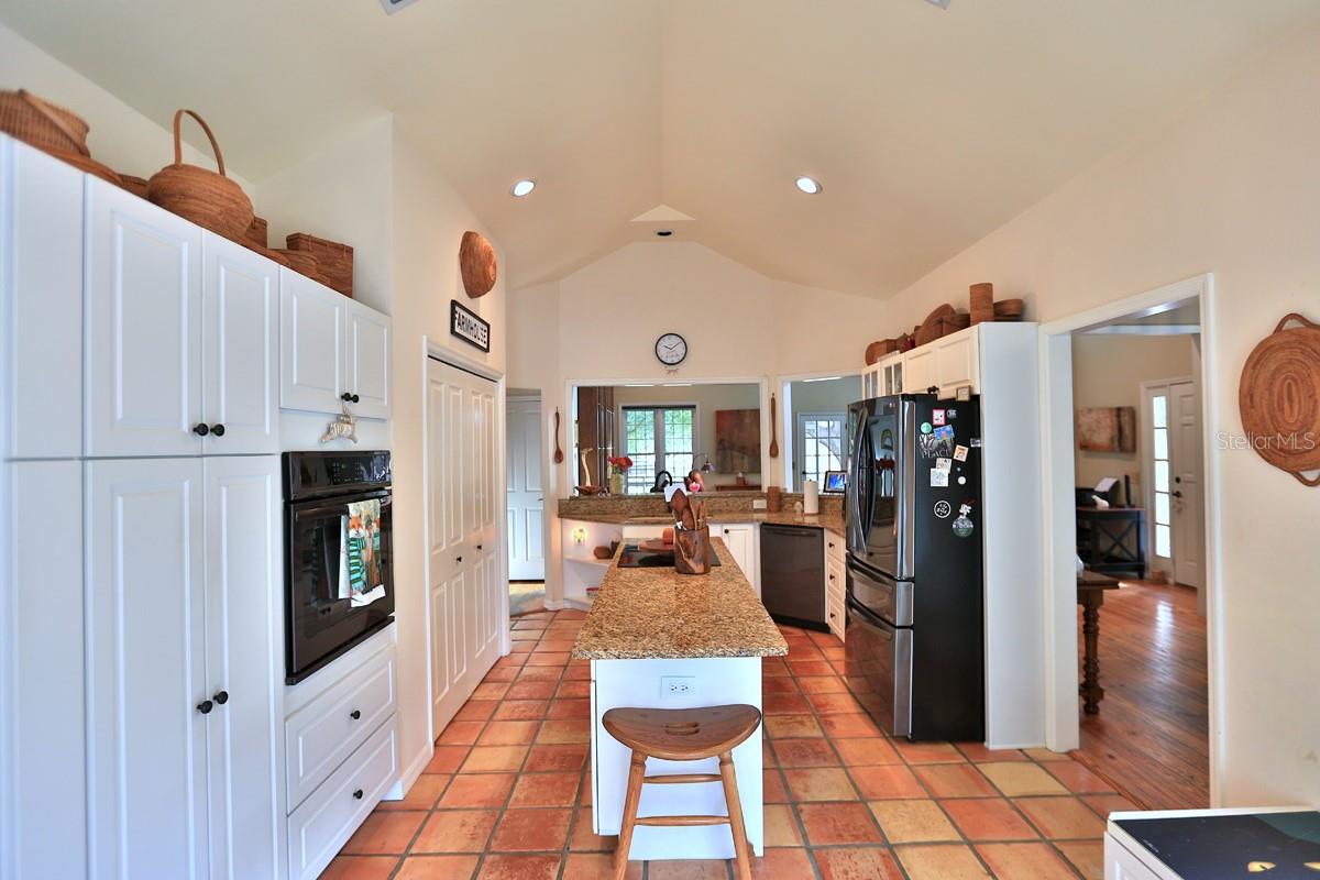 ACREAGE NON-SUBDIVISION - Residential