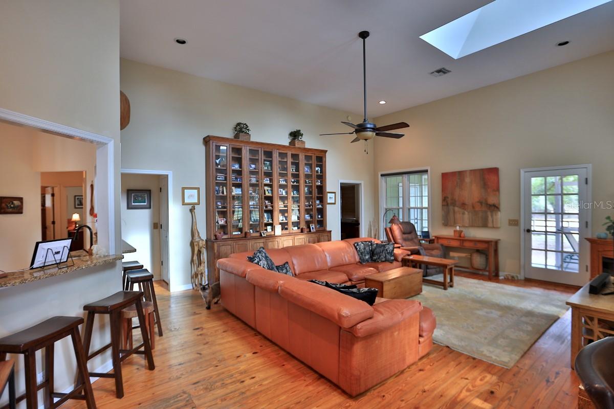 ACREAGE NON-SUBDIVISION - Residential