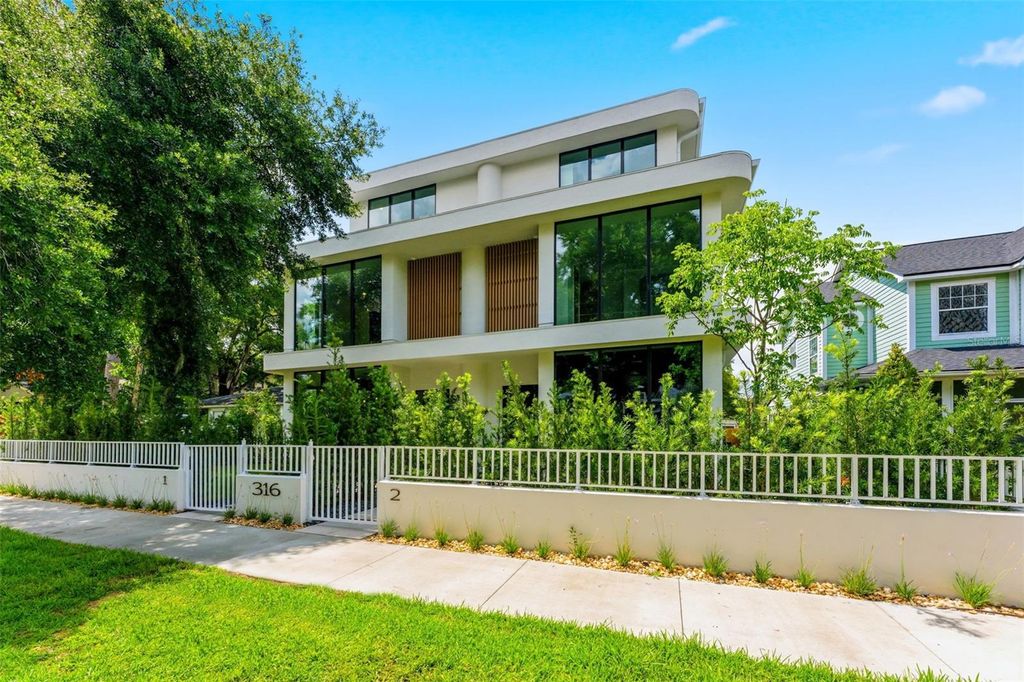 Photo of 316 W Frances Avenue #1, Tampa, FL 33602 (MLS # J1001634)