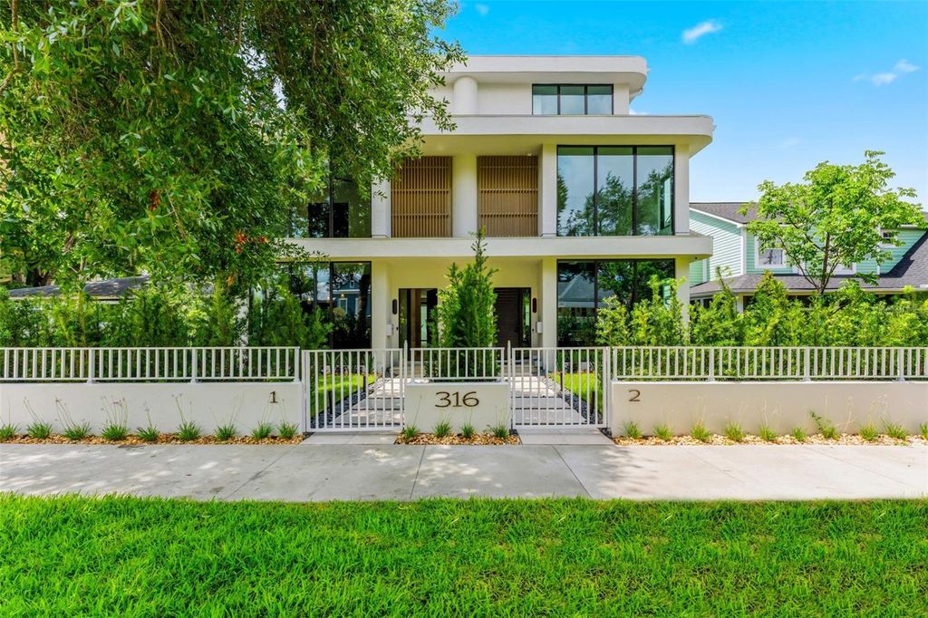 Photo of 316 W Frances Avenue #1, Tampa, FL 33602 (MLS # J1001634)