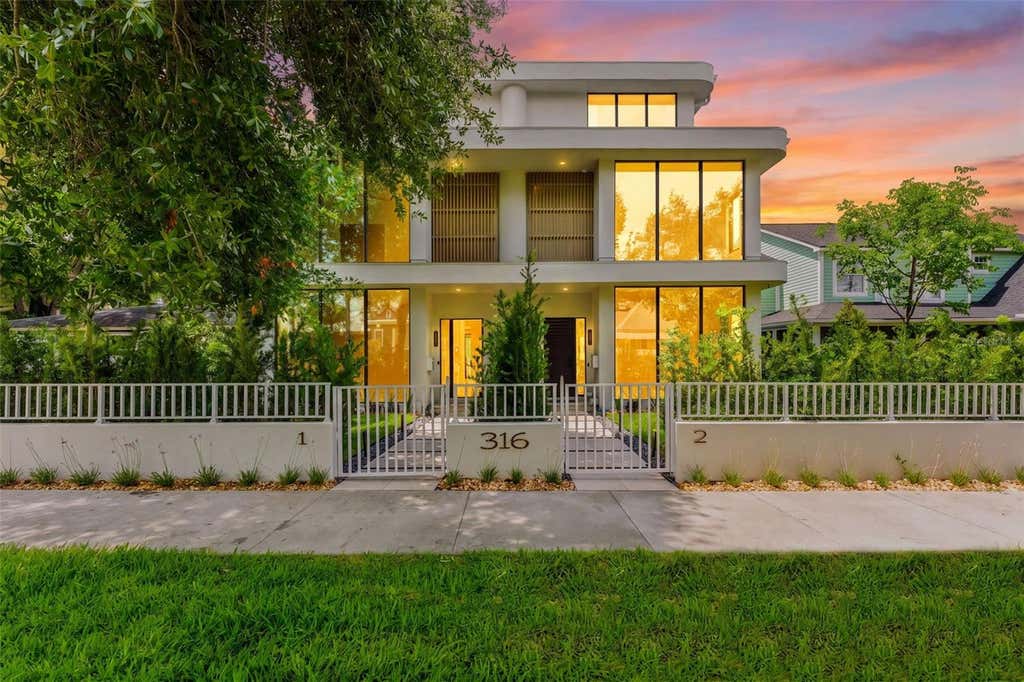Photo of 316 W Frances Avenue #1, Tampa, FL 33602 (MLS # J1001634)