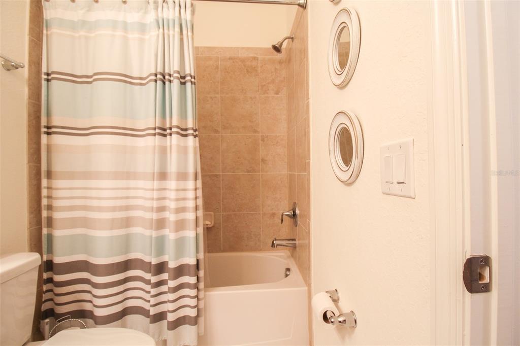 TERRACE I AT LAKEWOOD NATIONAL PH 1 - Residential Lease
