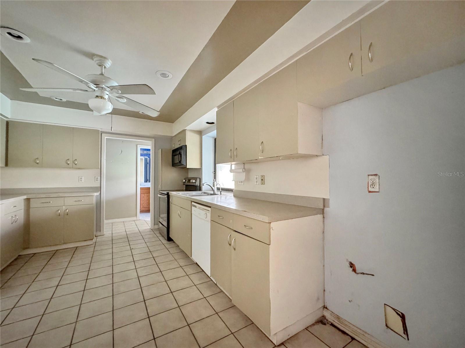 1611 ROBBINS ROAD