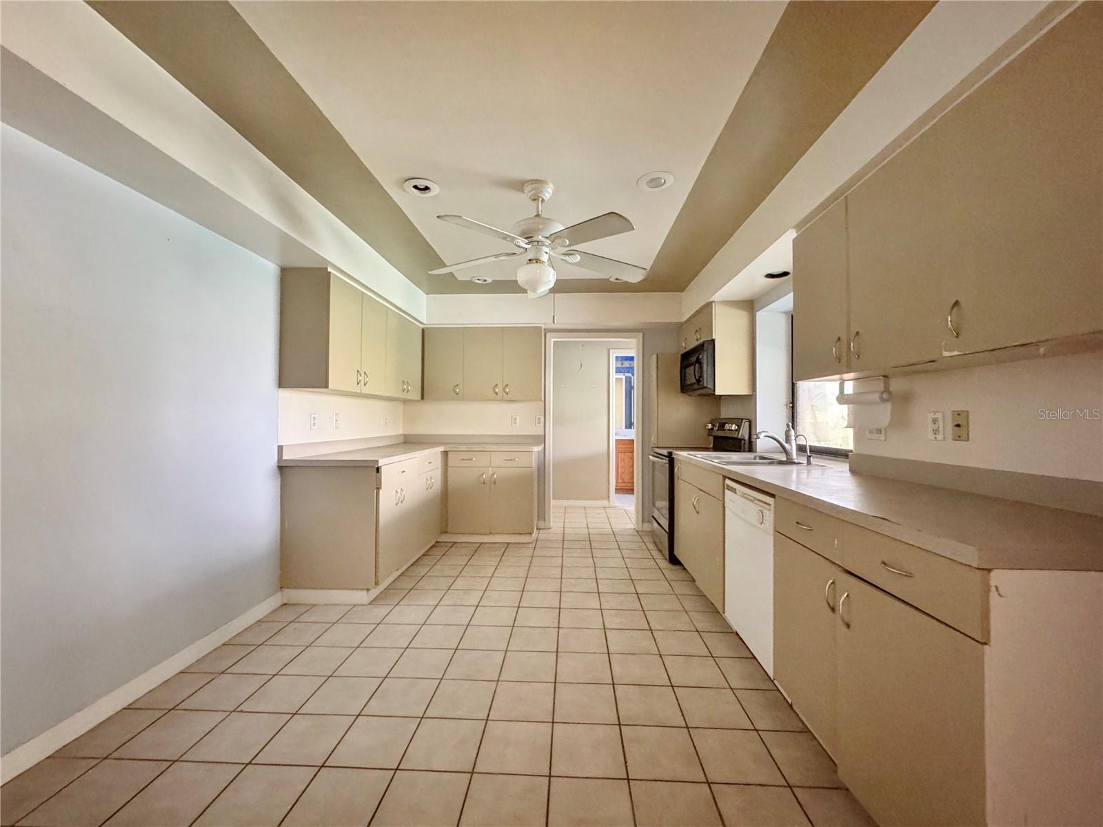 1611 ROBBINS ROAD