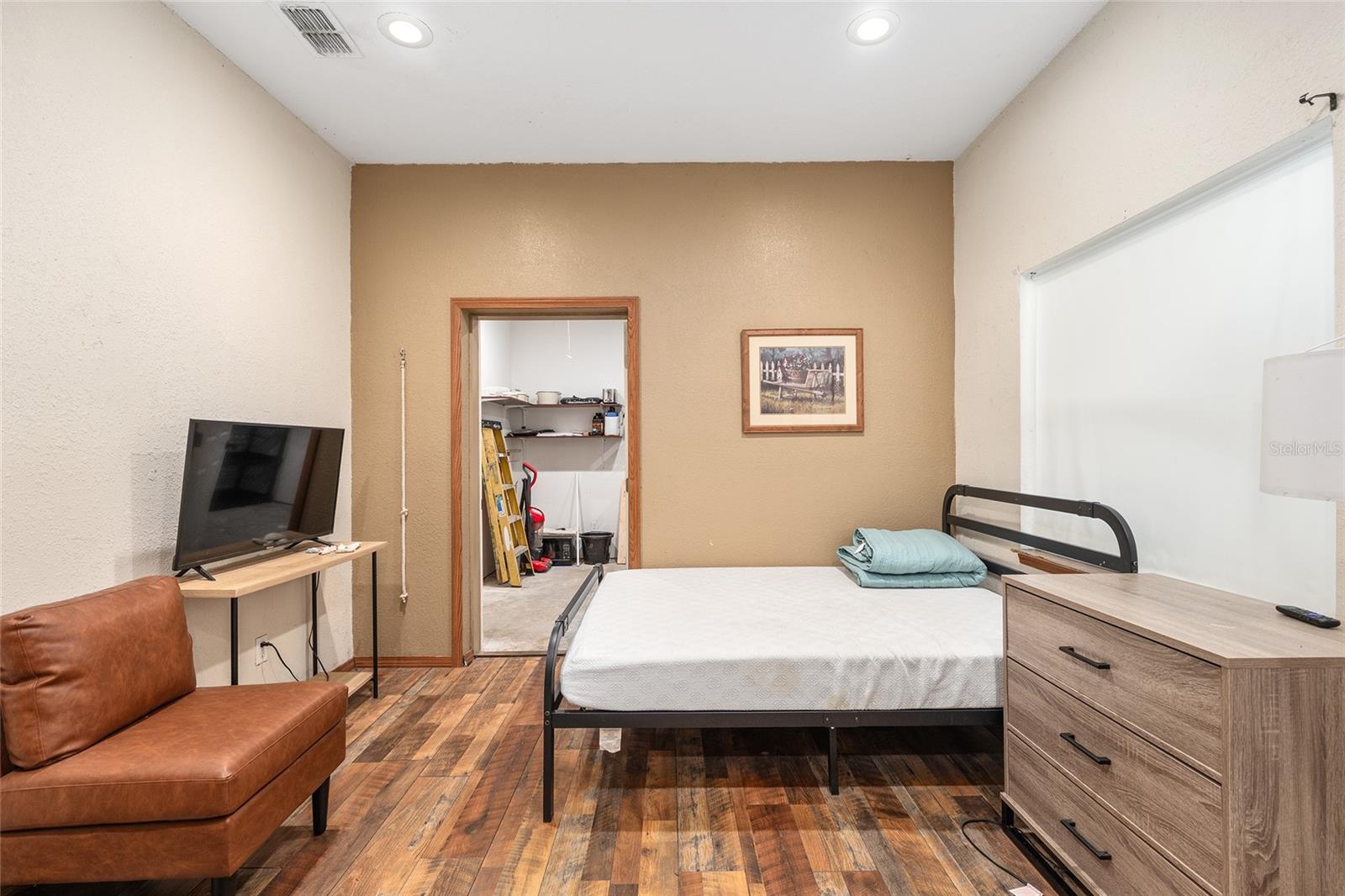 CIRCLE SQUARE RANCHES - Land