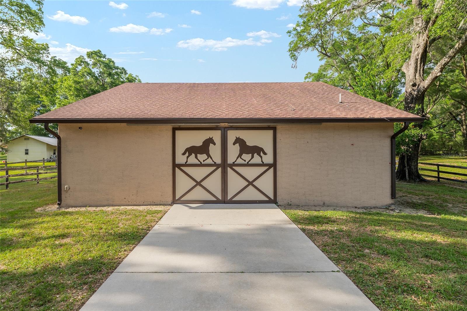 CIRCLE SQUARE RANCHES - Land