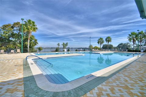 A home in WINTER HAVEN