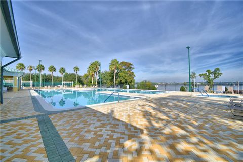 A home in WINTER HAVEN