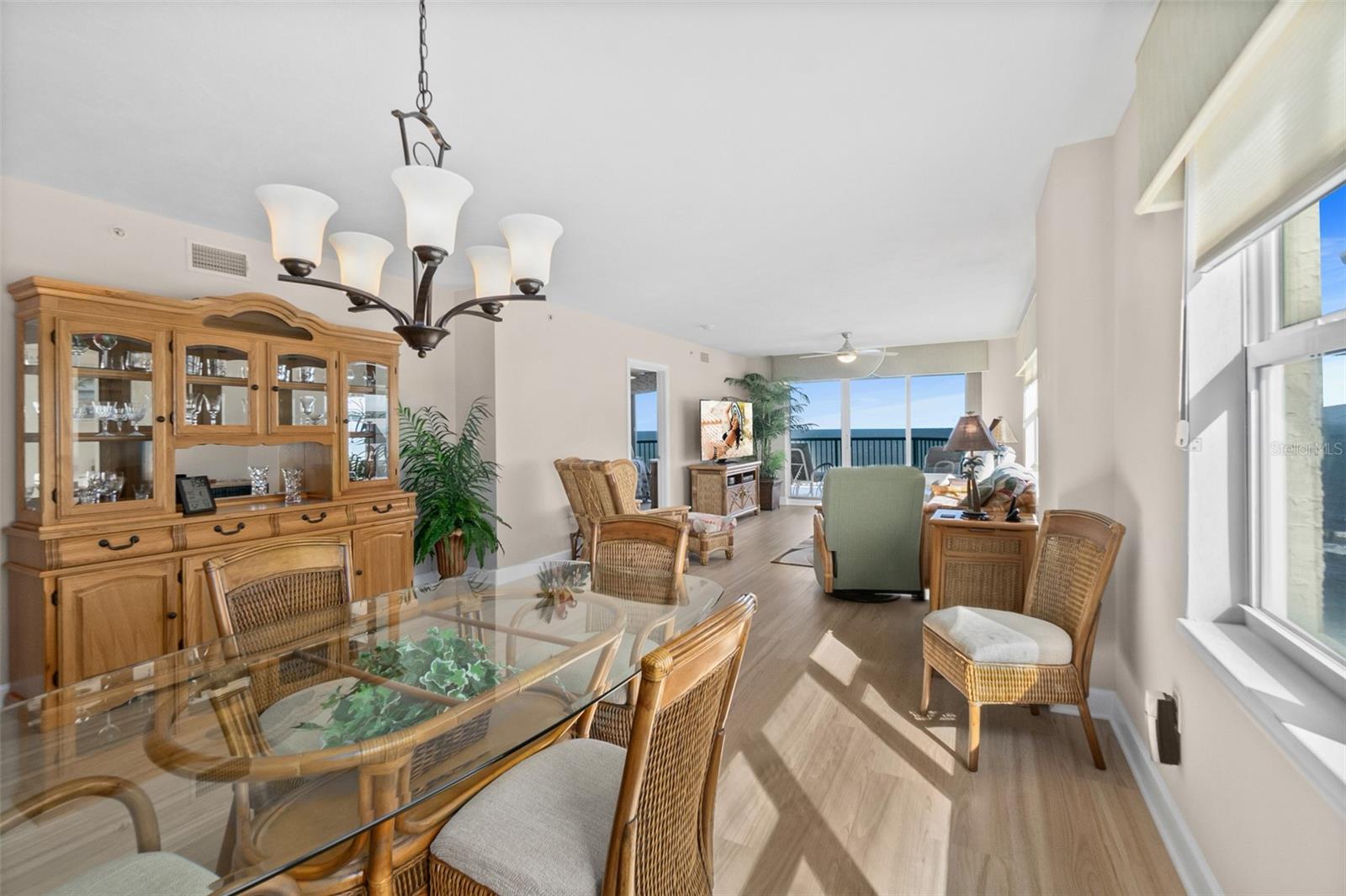 DIMUCCI TWIN TOWERS N & S - Residential