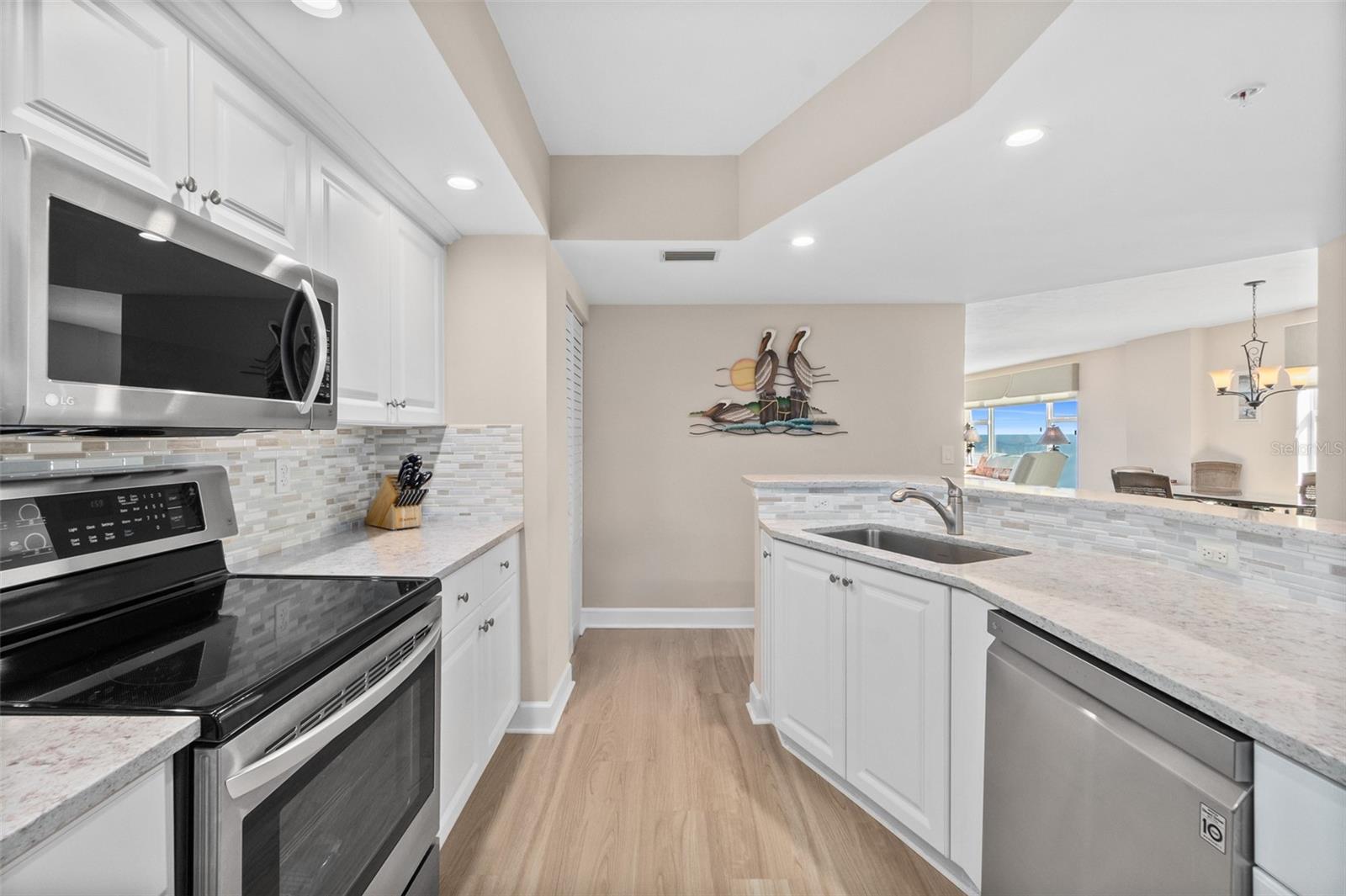 DIMUCCI TWIN TOWERS N & S - Residential