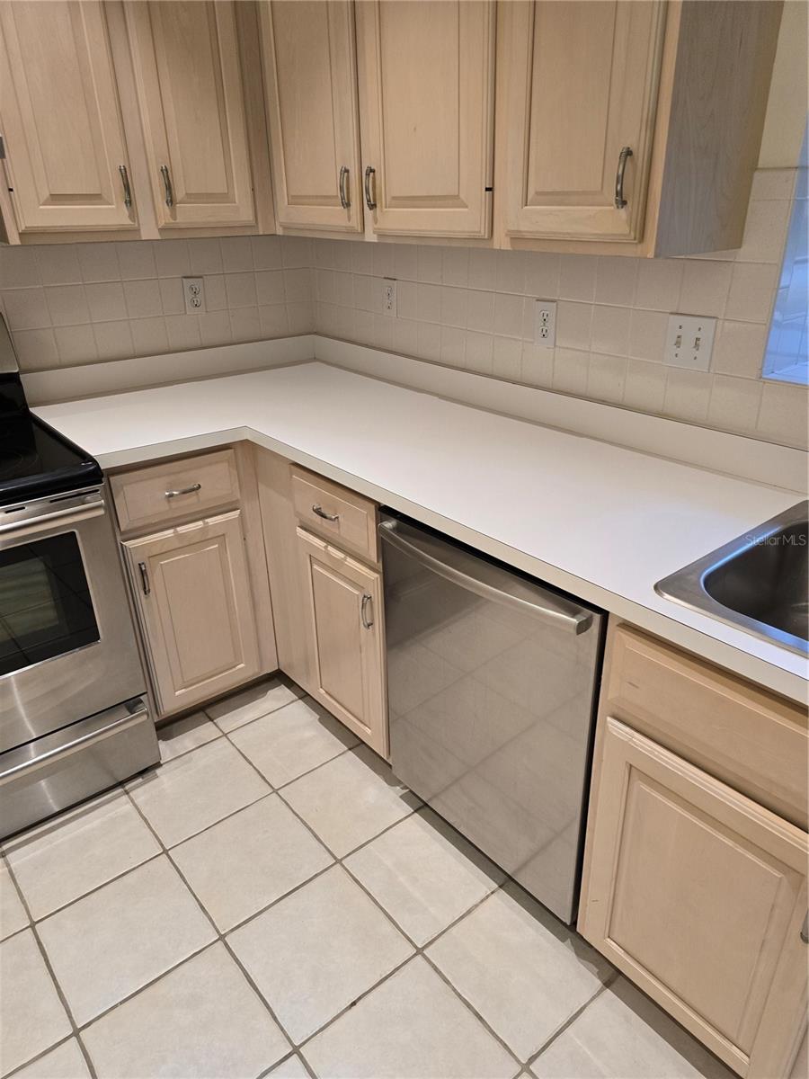 TOWNHOMES VILLAGE - Residential Lease