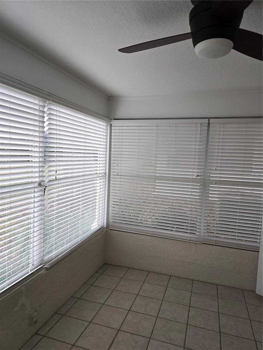 TOWNHOMES VILLAGE - Residential Lease