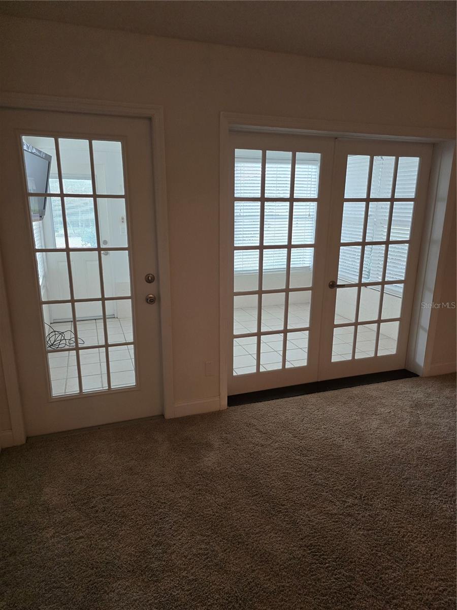 TOWNHOMES VILLAGE - Residential Lease