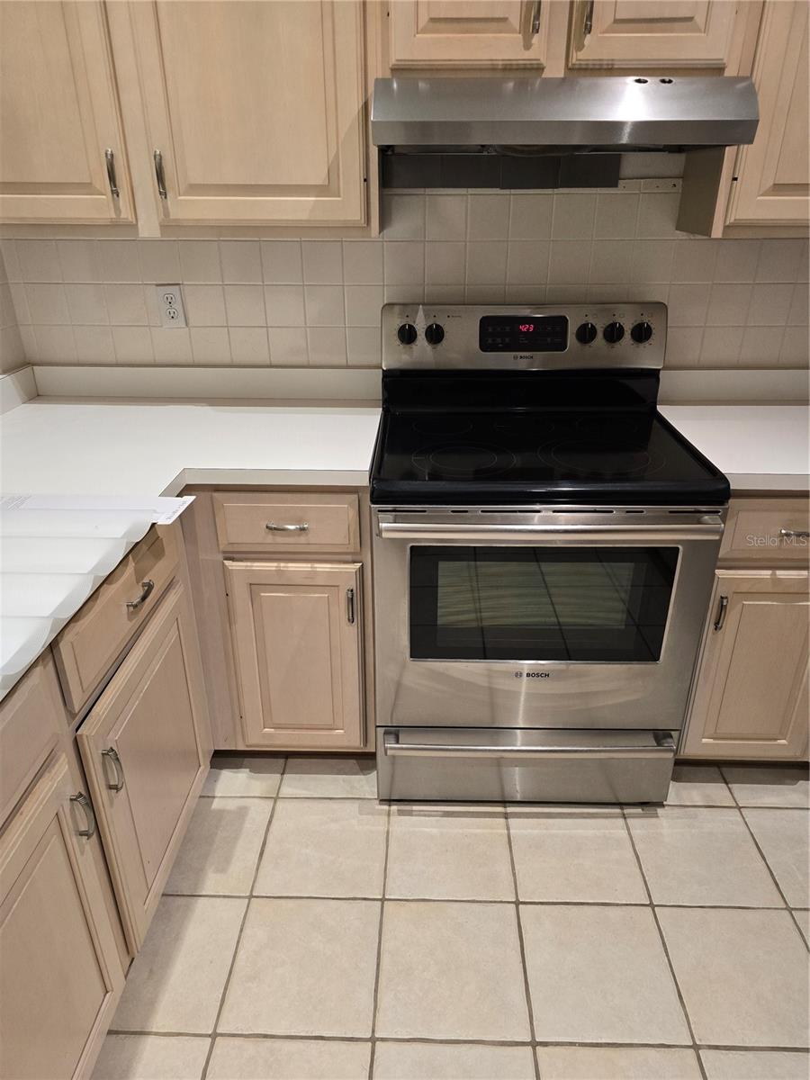 TOWNHOMES VILLAGE - Residential Lease