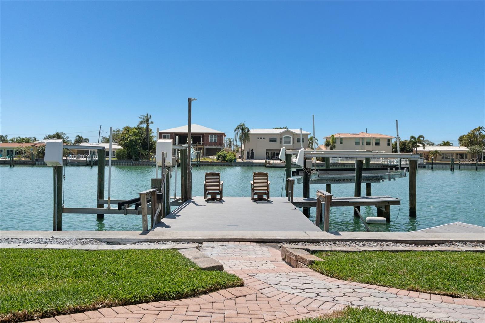 CAPRI ISLE - Residential