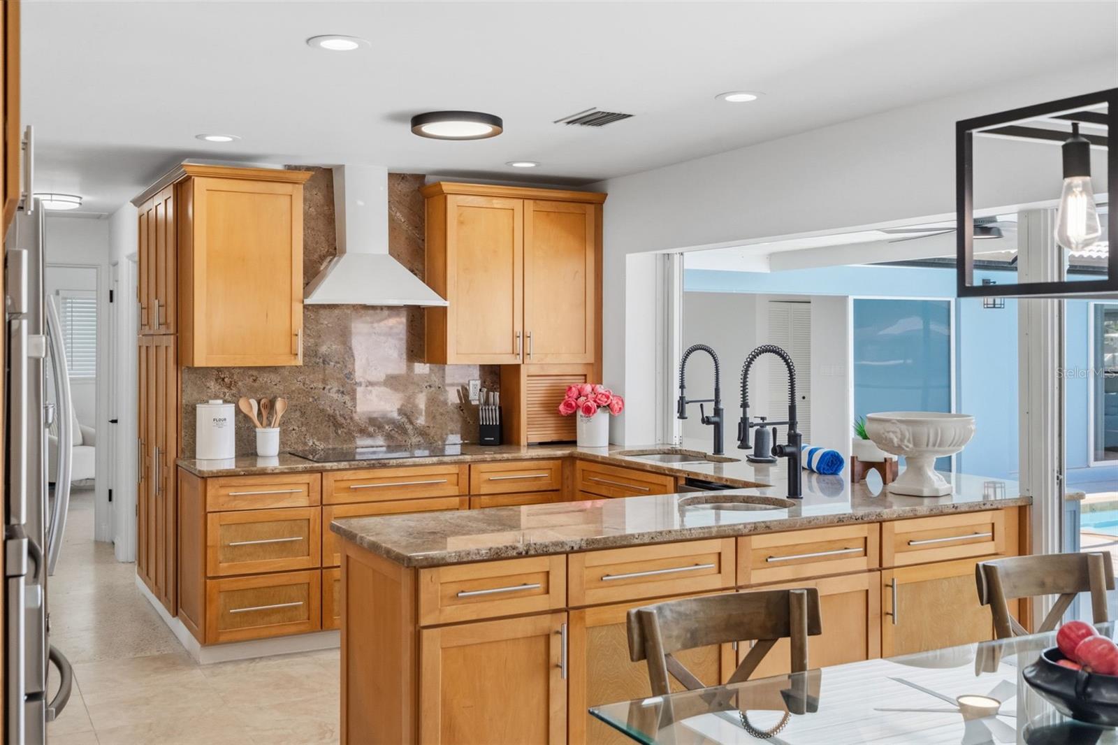 CAPRI ISLE - Residential
