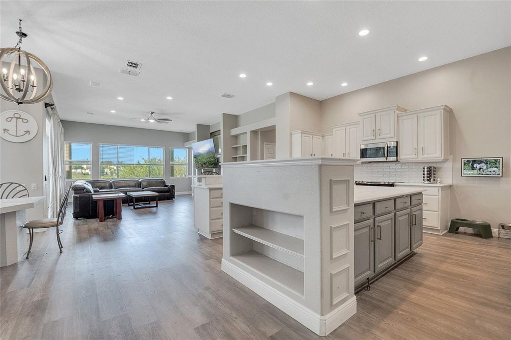 Photo of 1310 Lexington Parkway, Apopka, FL 32712 (MLS # O6350175)