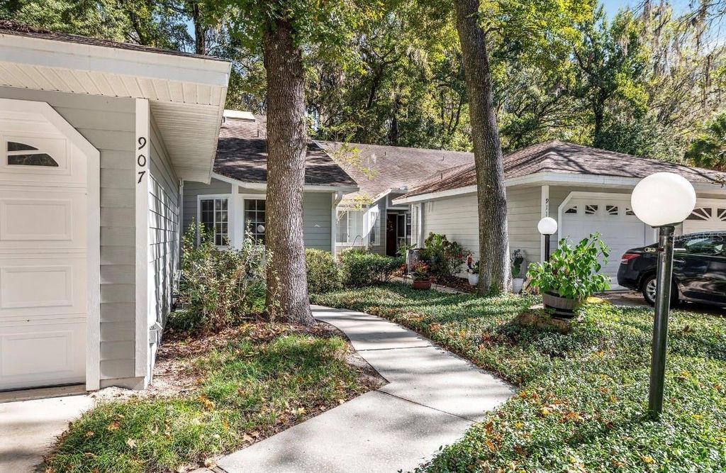 Photo of 907 SW 51st Way, Gainesville, FL 32607 (MLS # GC535396)