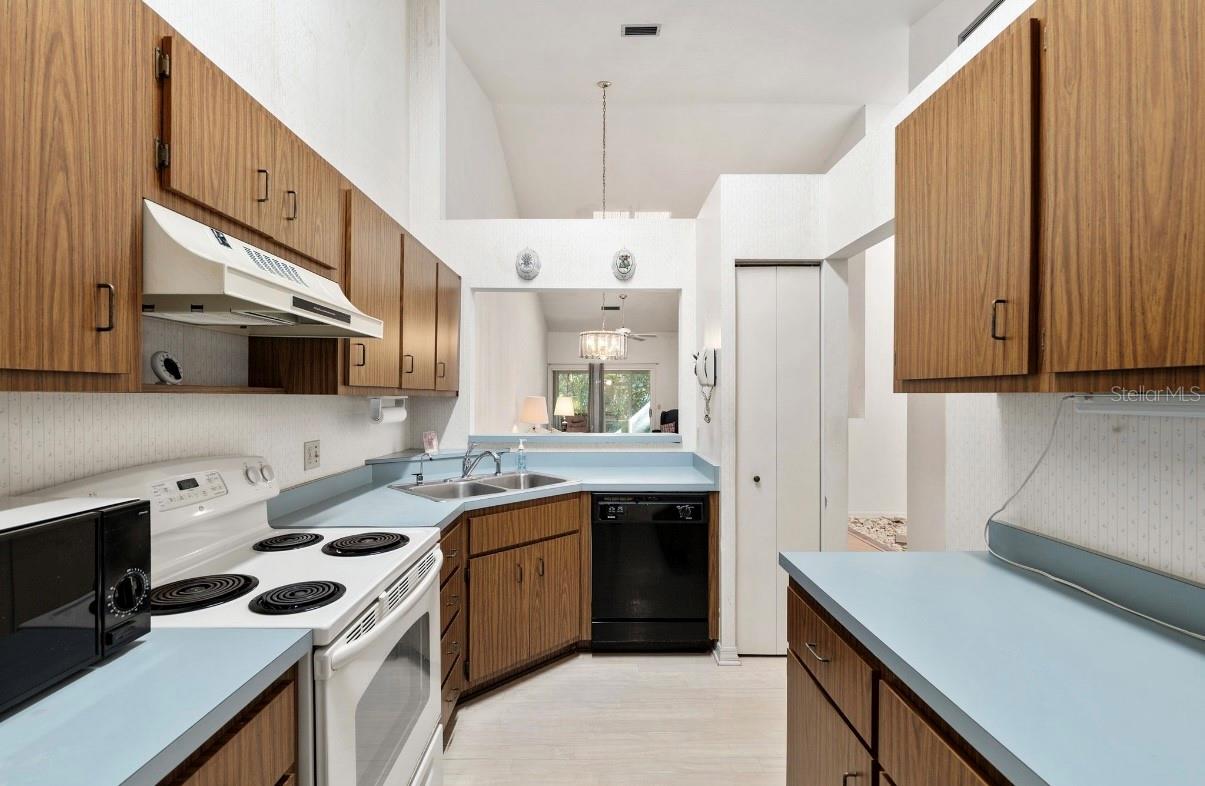 VINTAGE VIEW PH II - Residential