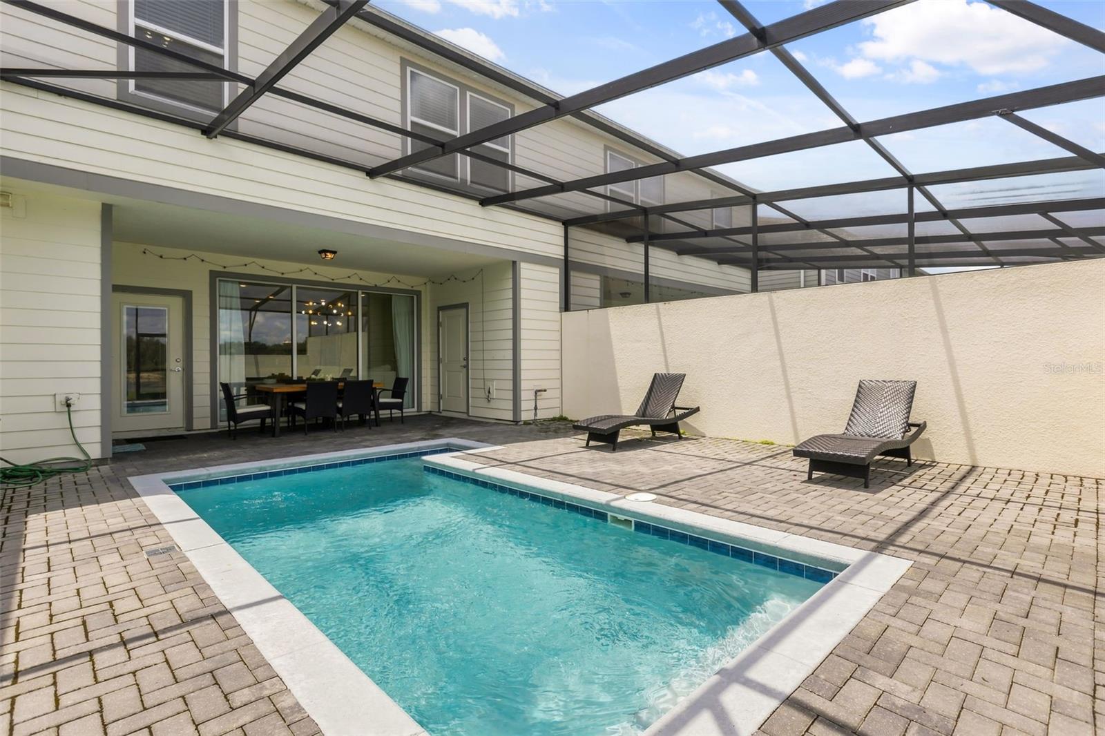 7147 OAKMOSS LOOP