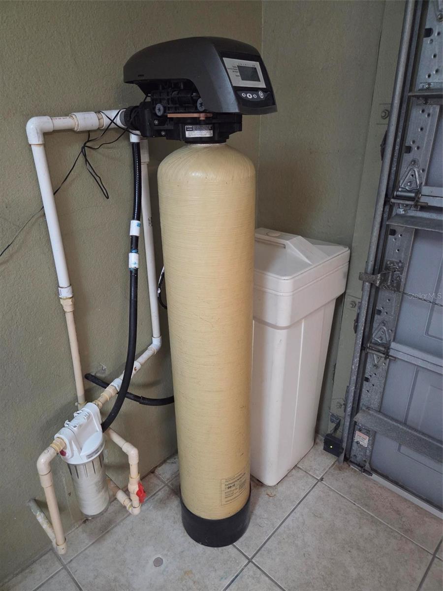 MOON LAKE ESTATES - Residential