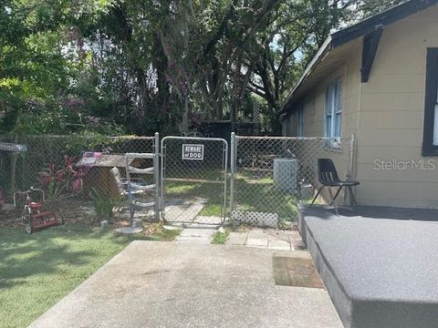 A home in PLANT CITY