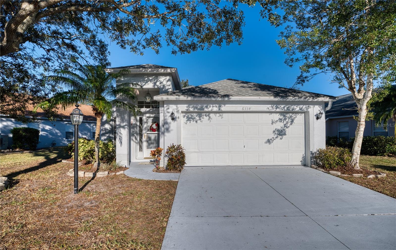 Welcome to this delightful 3-bedroom, 2-bathroom home located in the highly sought-after Summerfield Village of Lakewood Ranch. This property offers a perfect blend of comfort and convenience, making it ideal for families, first-time buyers, or anyone looking to enjoy the vibrant lifestyle of this master-planned community.
Step inside to find a spacious living room/dining room combo that flows seamlessly, perfect for entertaining or cozy nights in. The kitchen is bathed in natural light and provides a serene view of the back lanai and lush yard, ideal for enjoying your morning coffee or hosting friends.
The home boasts a brand-new roof and has been freshly painted, ensuring peace of mind and low maintenance for years to come. Additional features include a two-car garage and an indoor laundry room for added convenience.
Situated close to all the best Lakewood Ranch has to offer, you will love the proximity to parks, restaurants, grocery stores, and easy access to I-75 and UTC Town Center.
Don't miss your chance to own this charming home in one of Florida's premier communities. Schedule your showing today!