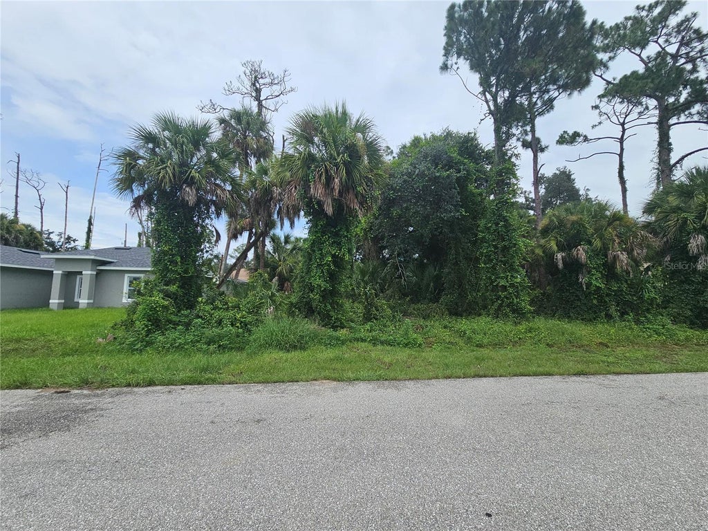 Photo of 17112 Doyle Avenue, Port Charlotte, FL 33954 (MLS # C7529201)