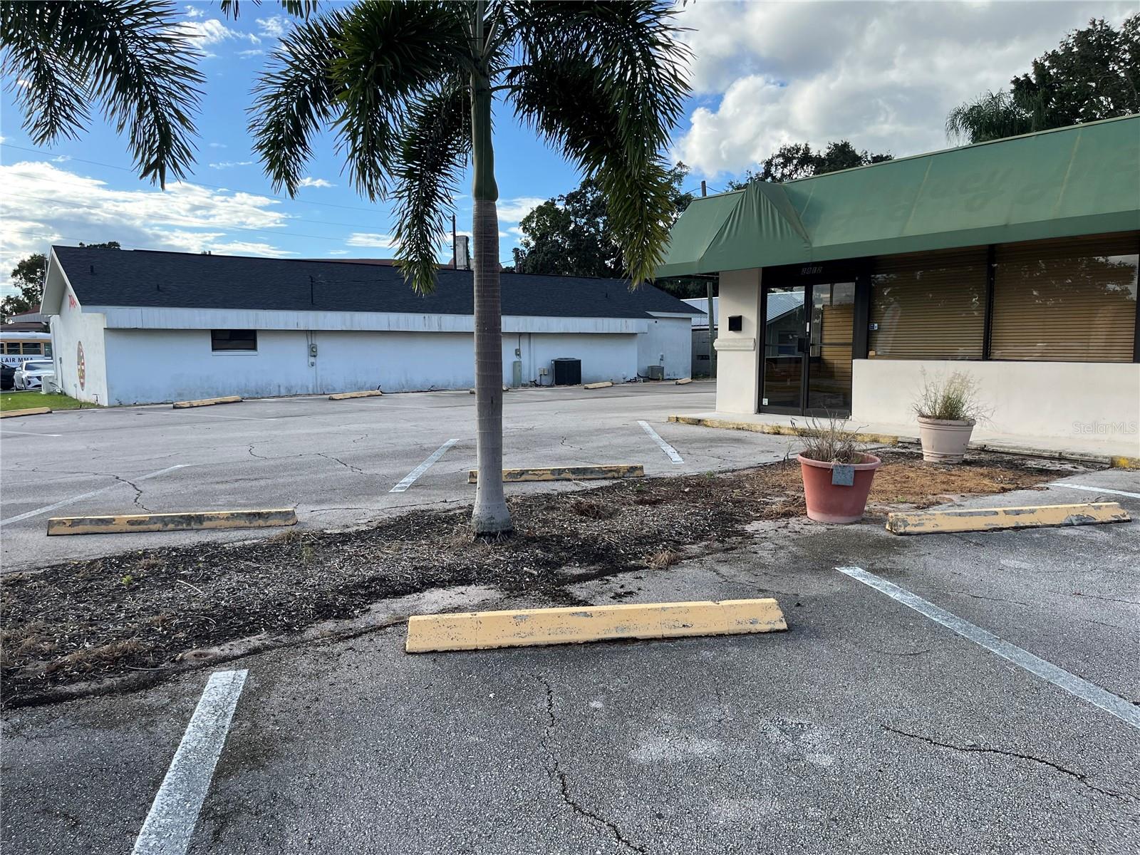 BAY STREET VILLAS - Commercial Sale