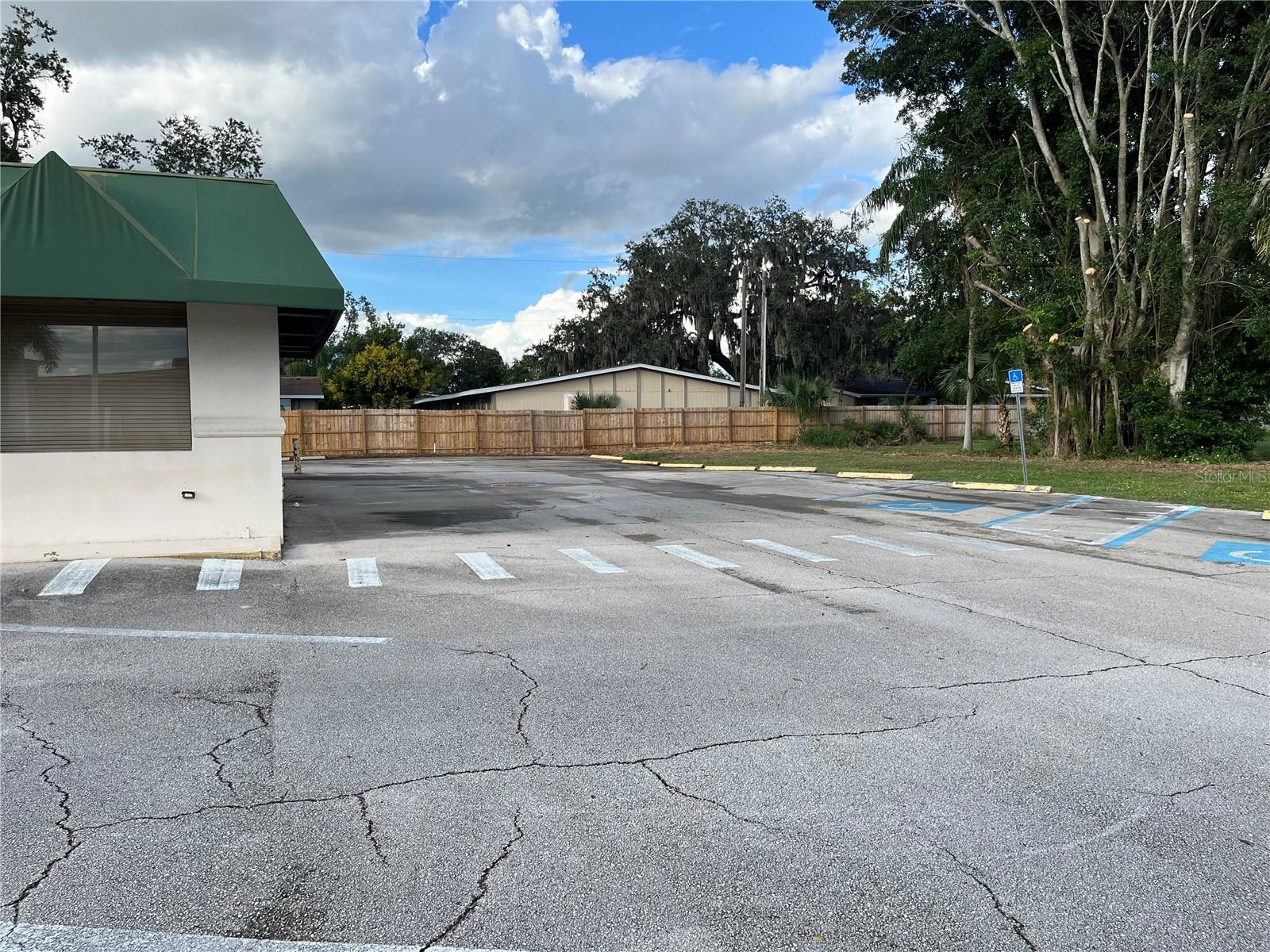 BAY STREET VILLAS - Commercial Sale