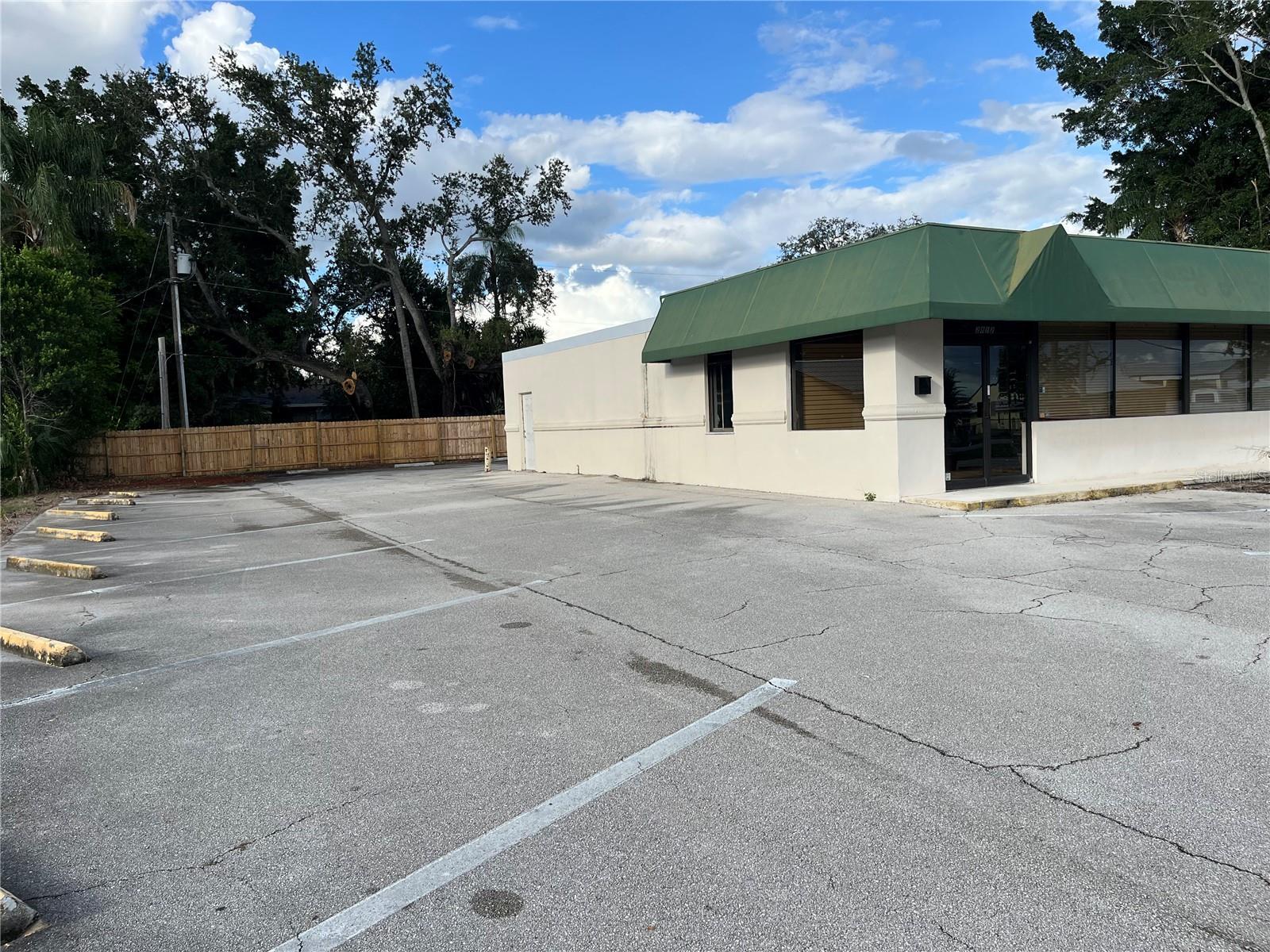 BAY STREET VILLAS - Commercial Sale