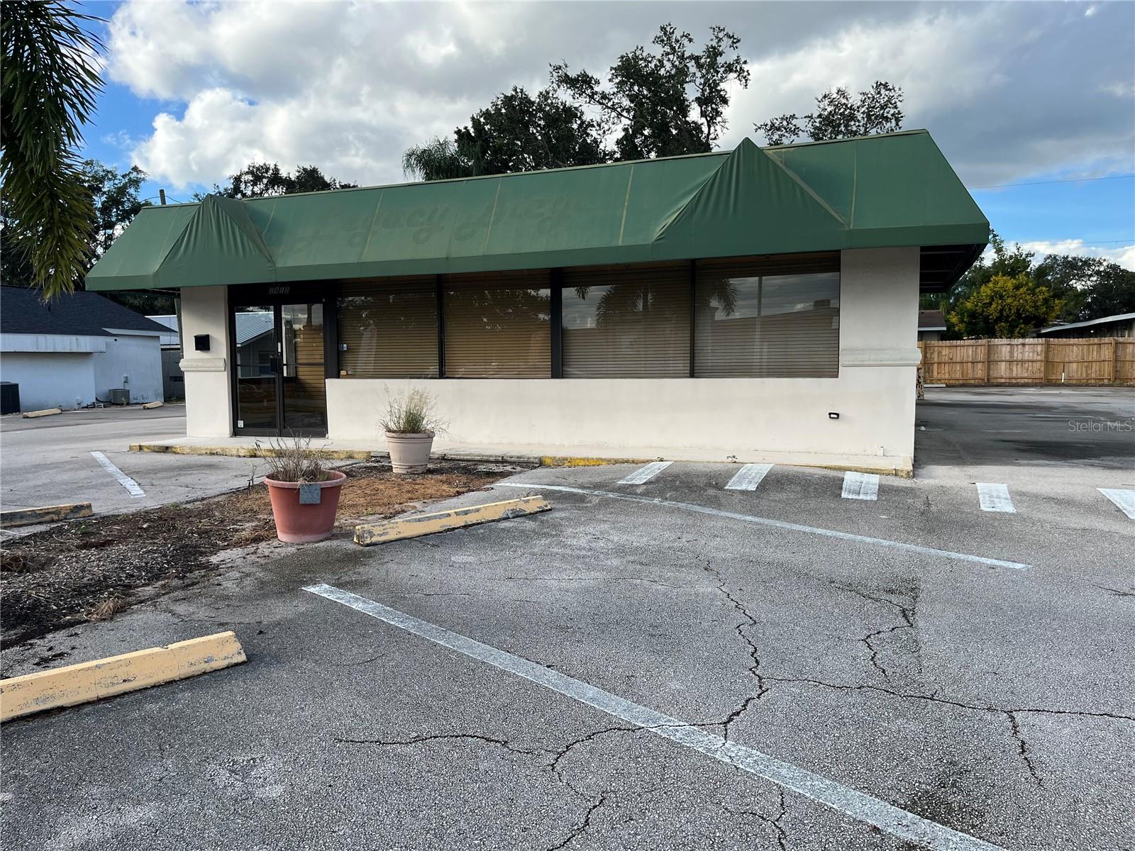 BAY STREET VILLAS - Commercial Sale