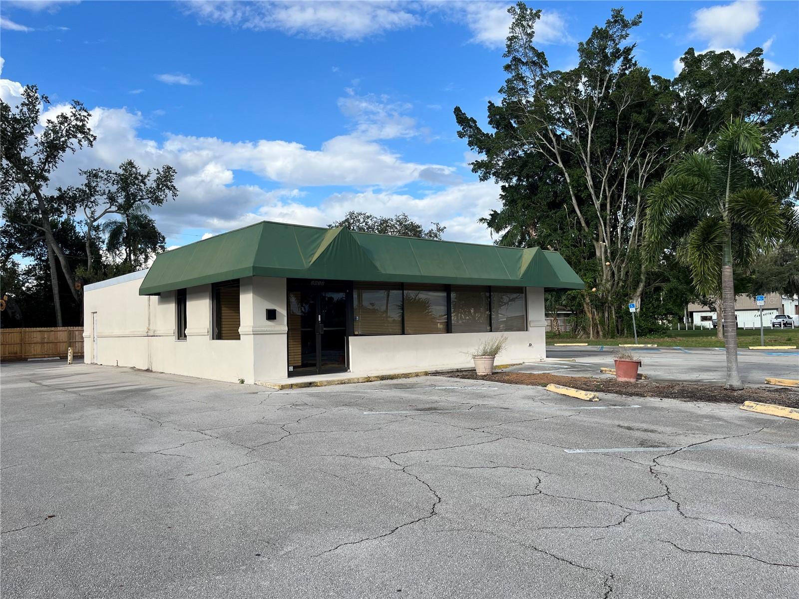 BAY STREET VILLAS - Commercial Sale