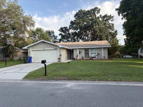 Photo of 2123 Woodburn Loop S, Lakeland, FL 33813 (MLS # TB8392347)