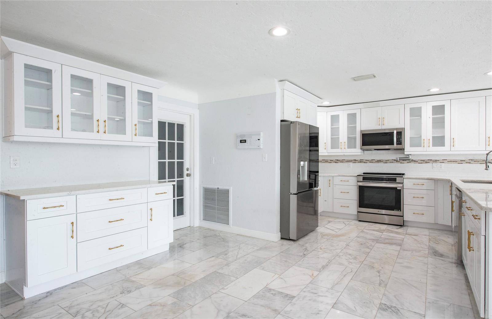 CRYSTAL ISLAND - Residential