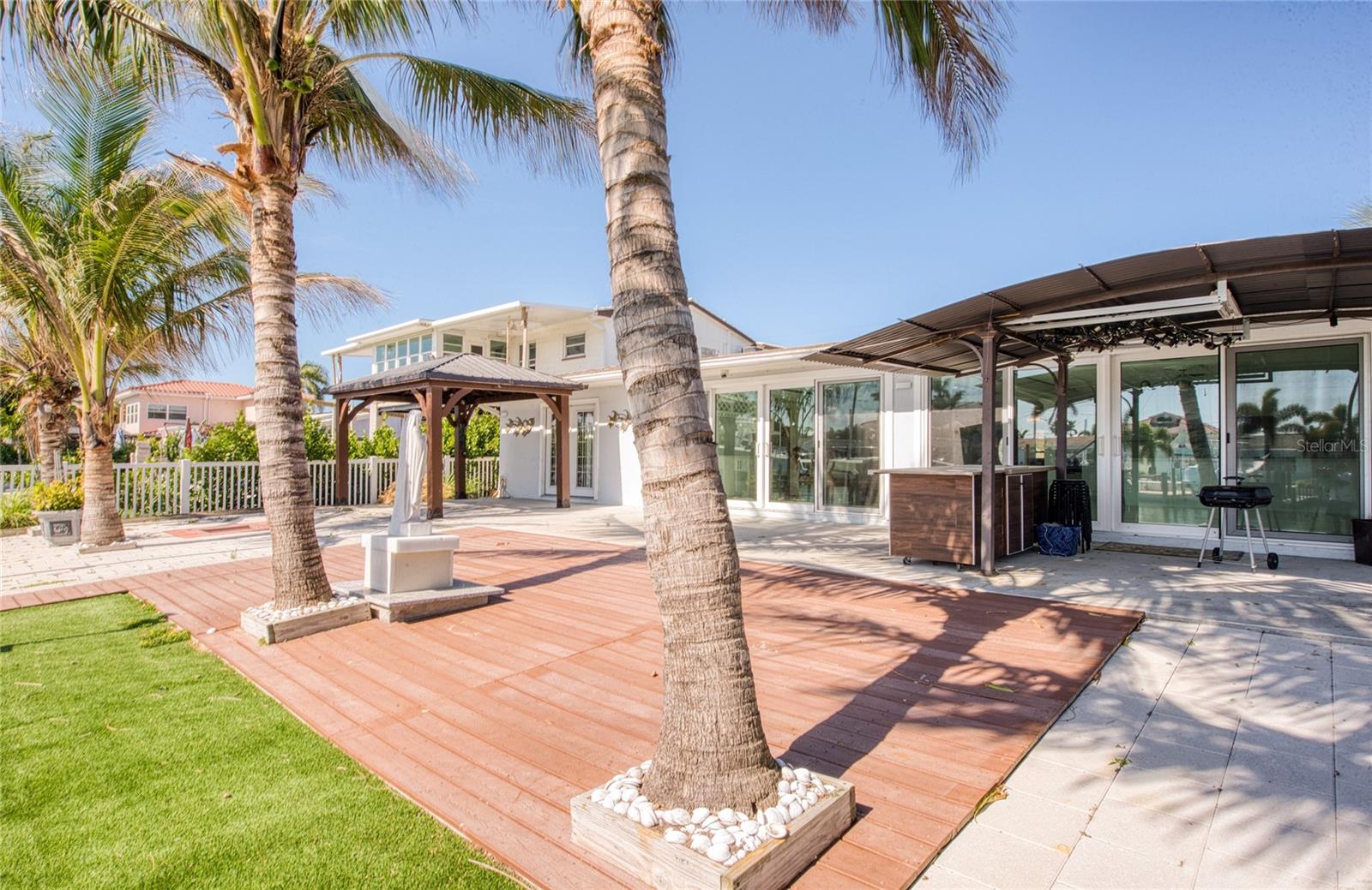 CRYSTAL ISLAND - Residential